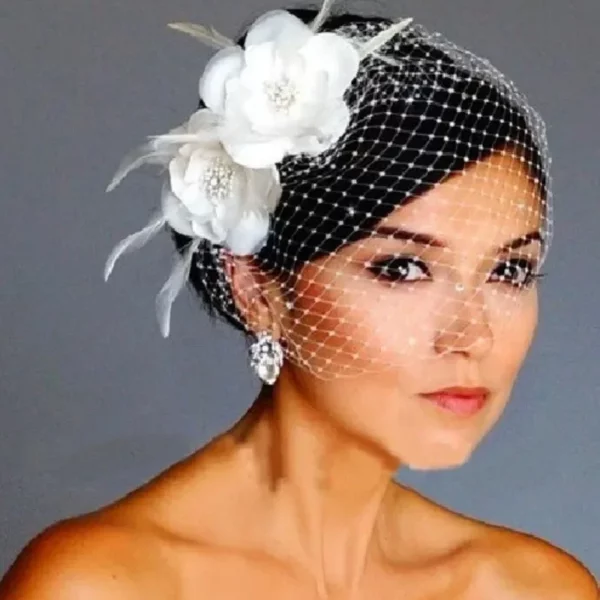 Kant vogelkooi bruiloft bloem witte sluier gezicht korte veer vogelkooi net Vintage tovenaar bruid hoeden met sluier