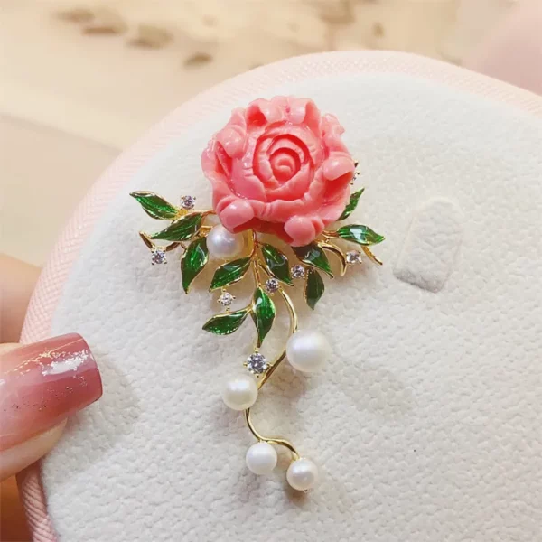 Elegante Roze Pioen Broche Voor Vrouwen Luxe Zirkoon Bloem Blad Imitatie Parel Corsage Zoete Dame Jas Trui Kleding Sieraden