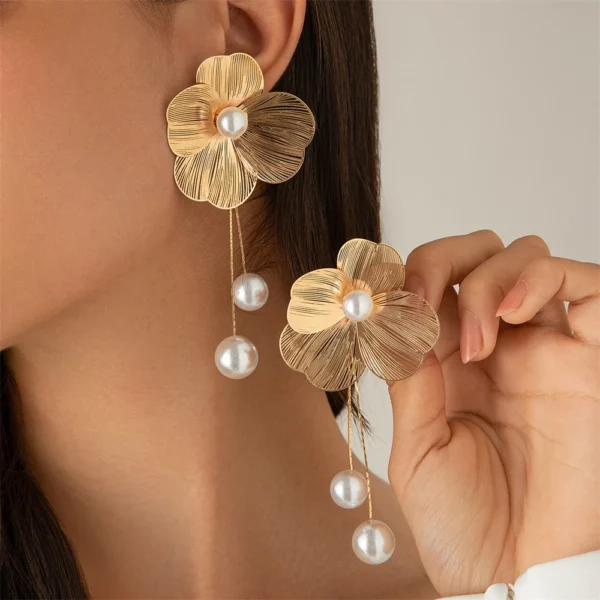 Mode Grote Bloem Oorbel met Parel Hanger Koreaans Ontwerp Stud Oorbellen voor Vrouwen Meisjes Metalen Sieraden Accessoires Party Gift