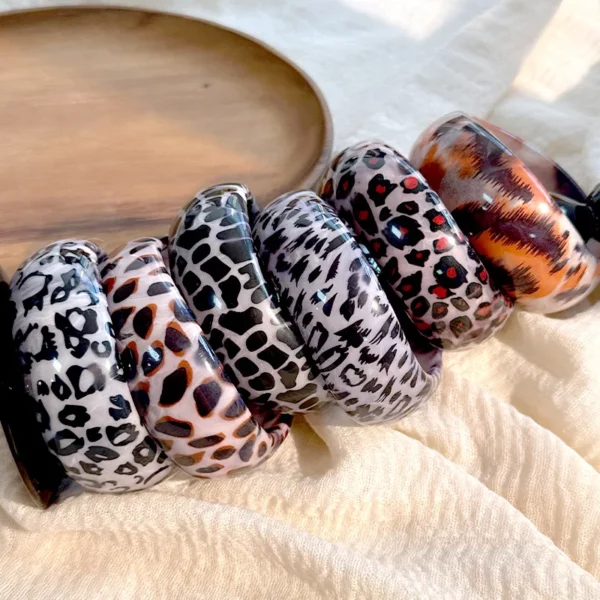 Vintage hars grote manchet armbanden voor vrouwen luipaardprint acryl brede dikke geometrische onregelmatige ronde armbanden charme sieraden