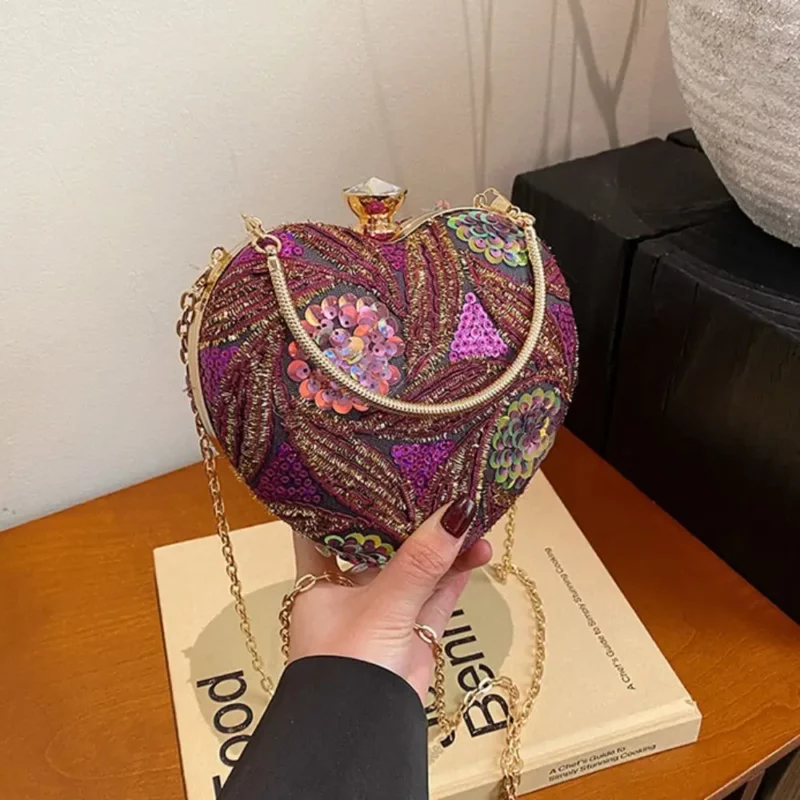 Heart-shaped Glitter & Paillets Clutch bag - Image 4