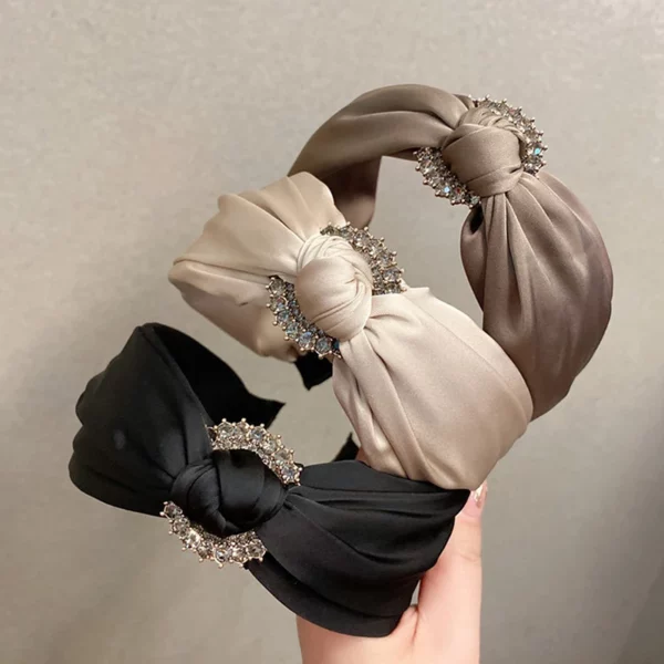 Effen kleur satijnen strass knoop hoofdband voor vrouwen en meisjes Veelzijdige satijnen haarband Prachtige haarhoepel accessoire cadeau