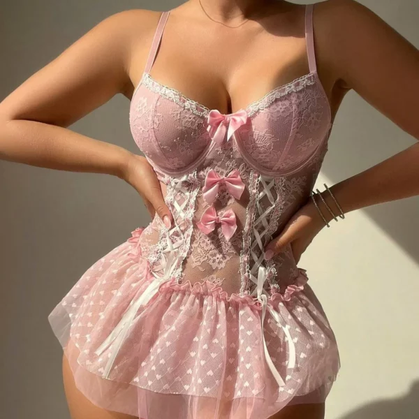Dameslingerie-outfits Hartprint Doorzichtige kanten mini-cami-jurk + string + dijhoge sokken Babydoll-nachtkleding