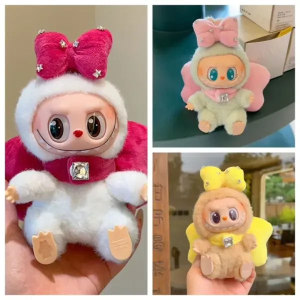 Labubu babykleding, één, twee, drie generaties blinde dooshangers, aardbeirode strik, groot formaat, exclusief poppen.